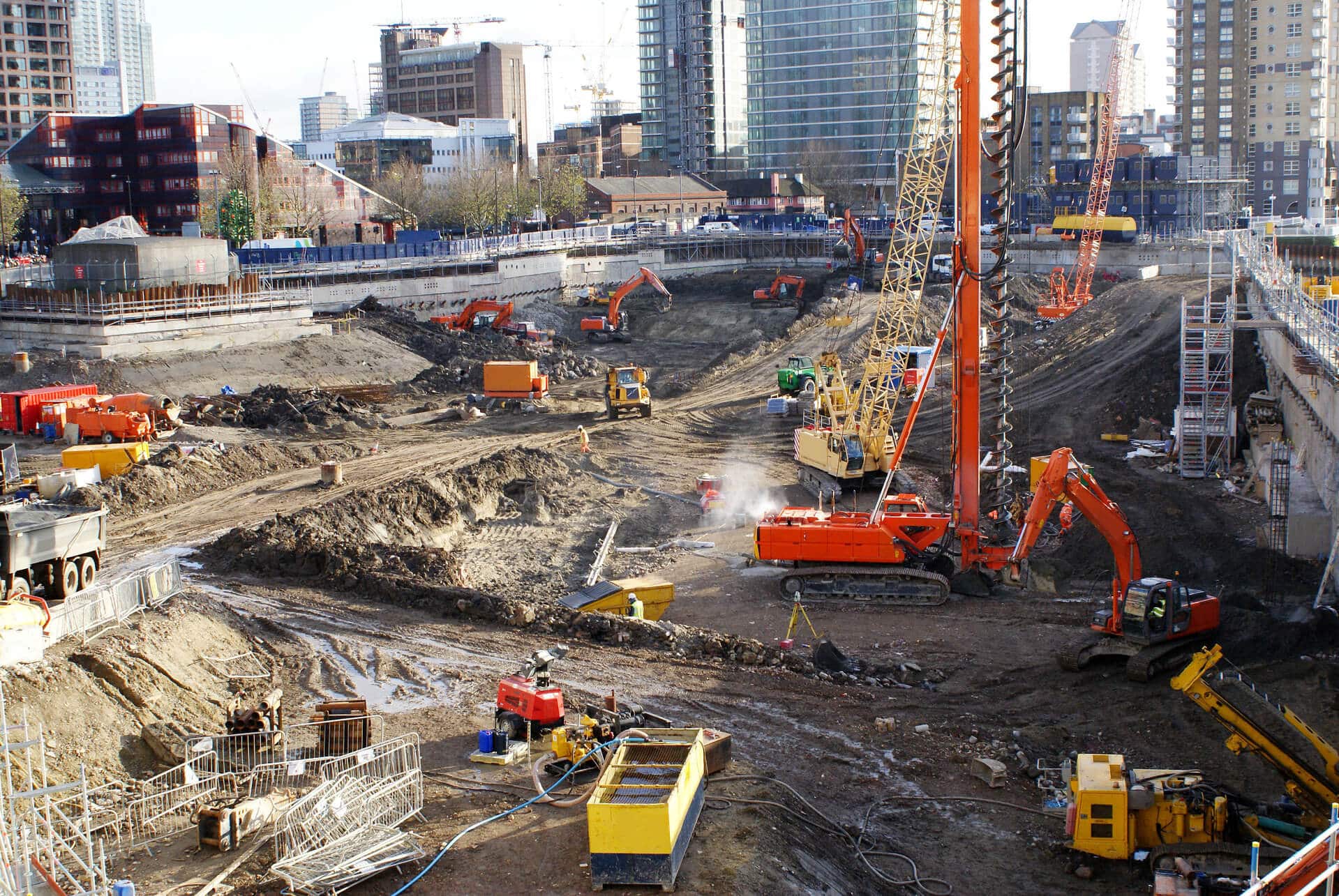 Jak dobrze zabezpieczyć teren budowy? Kluczowe elementy ochrony placu budowy